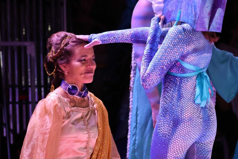 Y los mares sucumben ante la acción depredadora y el egoísmo de la humanidad en los Escacs Vivents de Xàbia  Y los mares sucumben ante la acción depredadora y el egoísmo de la humanidad en los Escacs Vivents de Xàbia